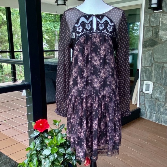 FREE PEOPLE—Vintage lace Dress …. Very cool , many beautiful details ! Size M 🌺 - Picture 1 of 8